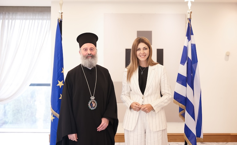 Σοφία Ζαχαράκη: ''Στεκόμαστε έμπρακτα δίπλα στην Ιερά Αρχιεπισκοπή Αυστραλίας''