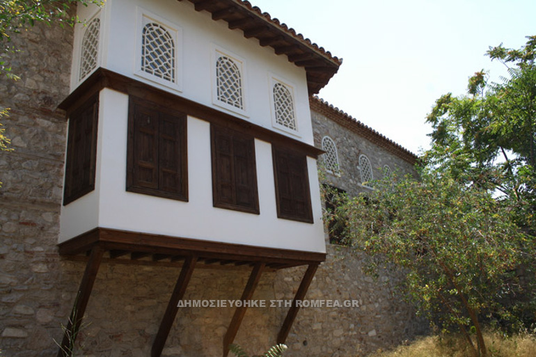 spiti agias filotheis 17