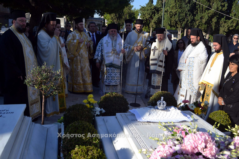 mnimosino christodoulos 9