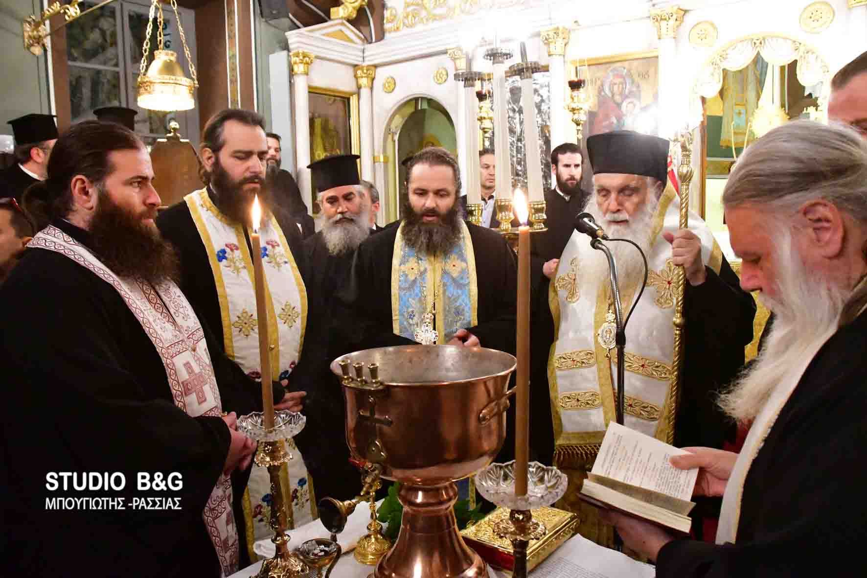 NAUPLIO ANOIJE O NAOS AGIOU SPURIDONA11