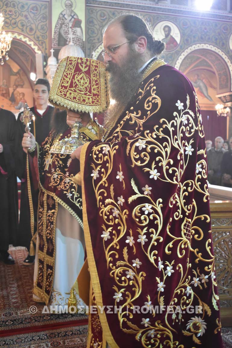 xristougenna peiraias 1