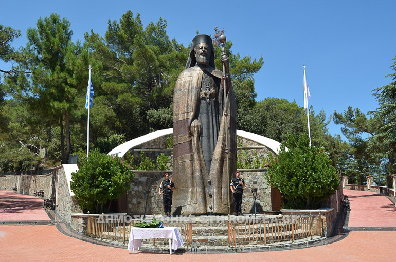 mnimosino makariou 1
