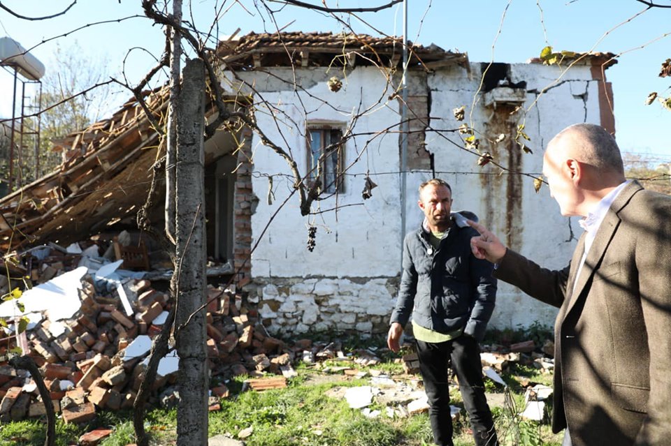 axiomatouzoi albania2