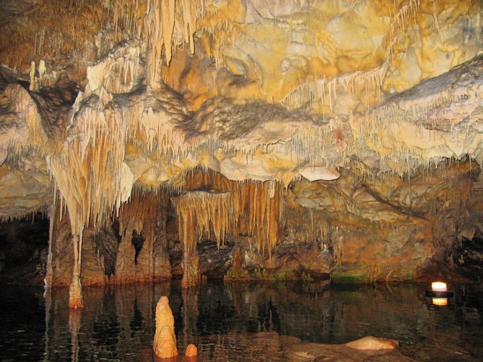 spilaia Dirou