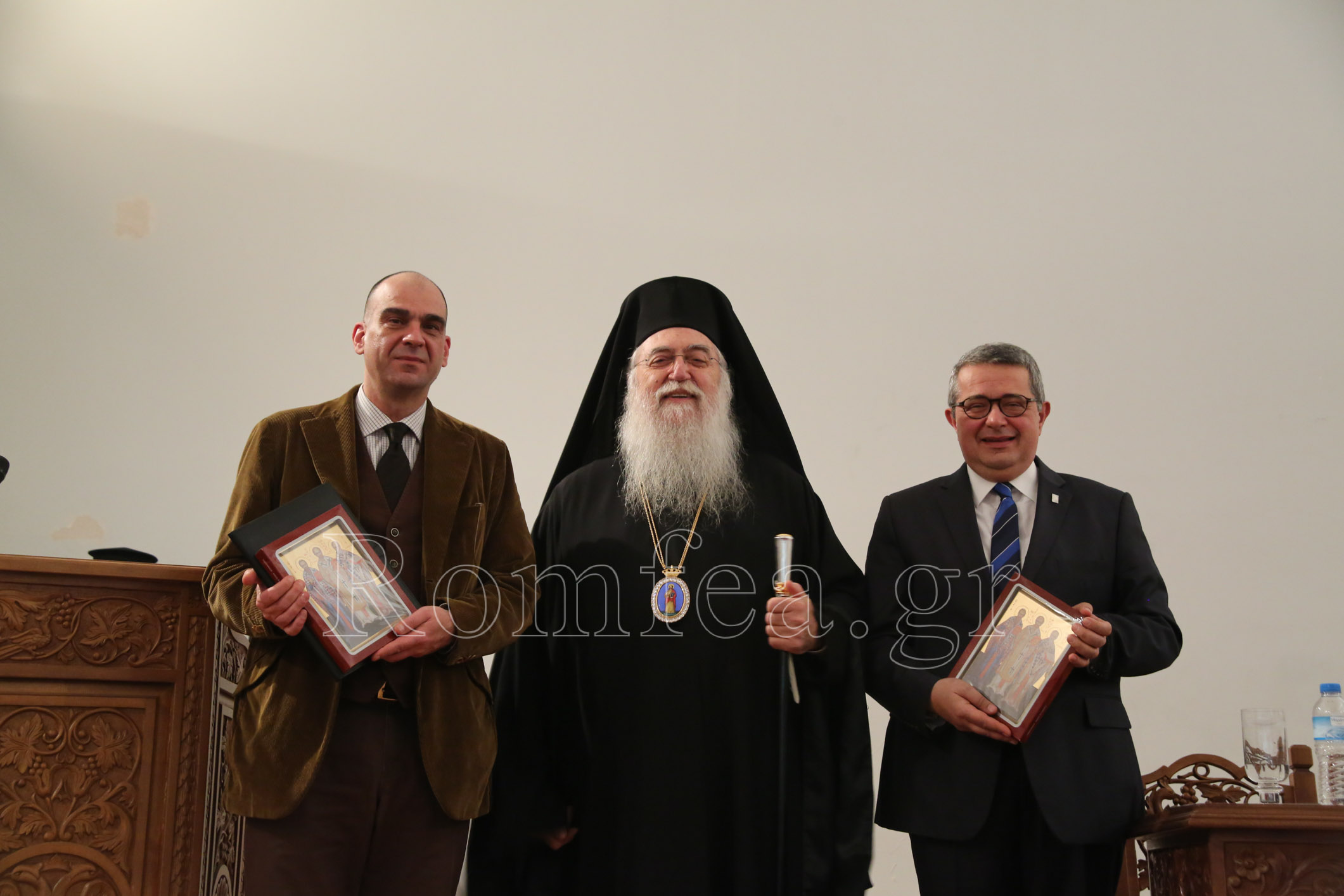 ekdilosi peristeri 44