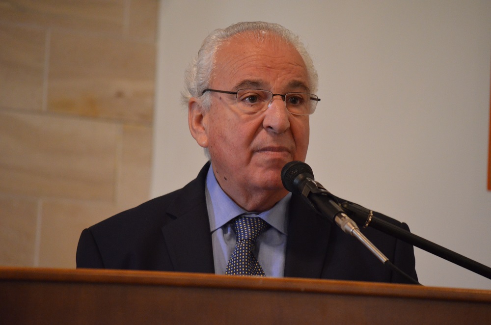 kathigitis nikolaidis