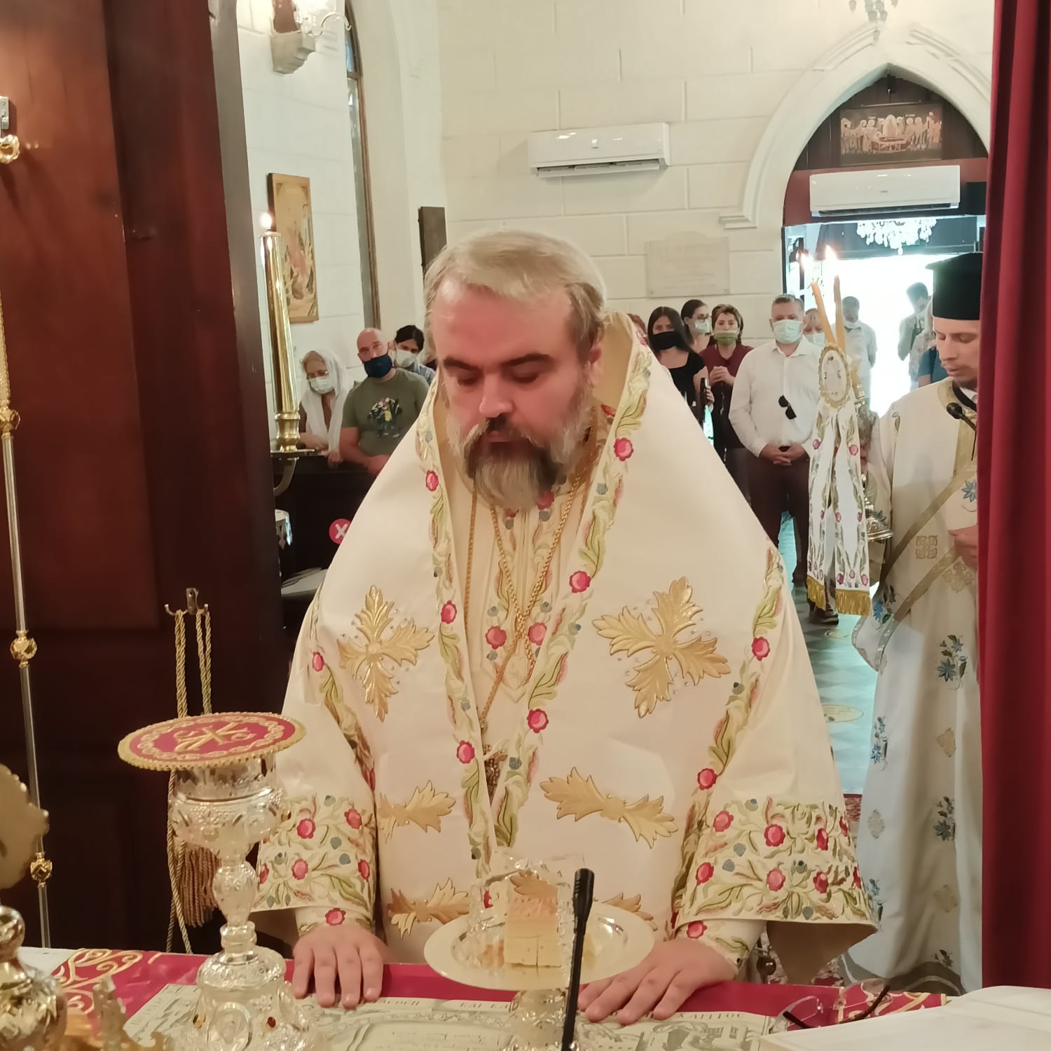 dekapentaugoustos smirni