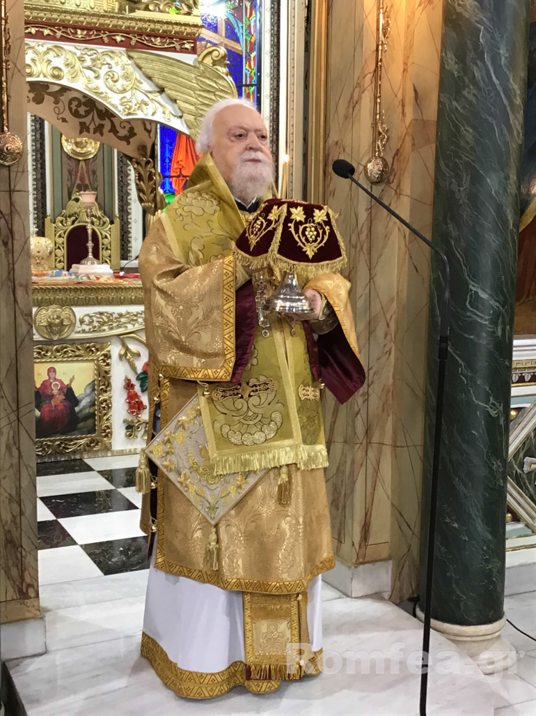 koronias neaniskos 1