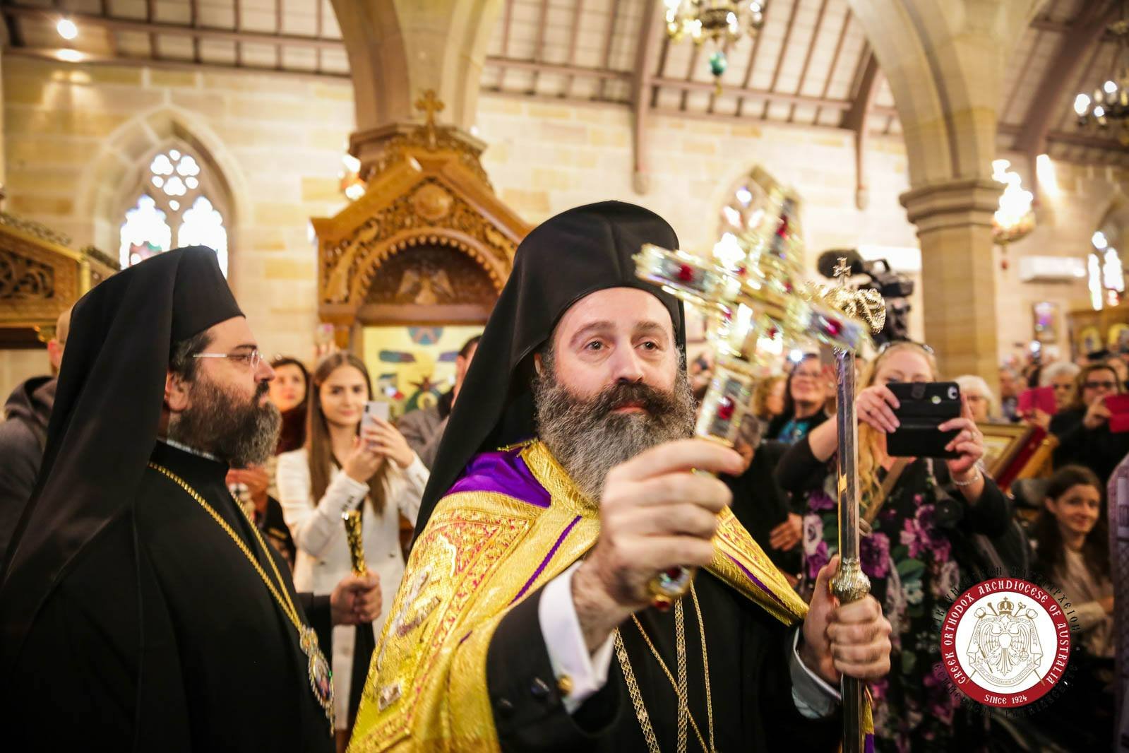 tria xronia makarios