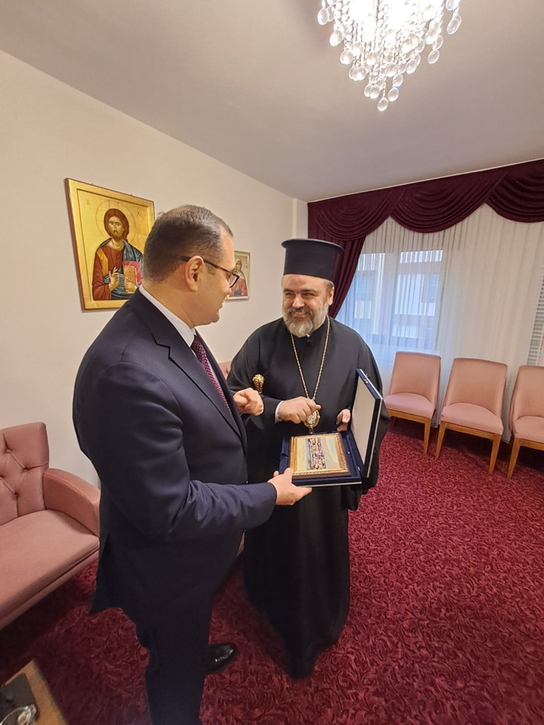 presbis georgias smirni 2