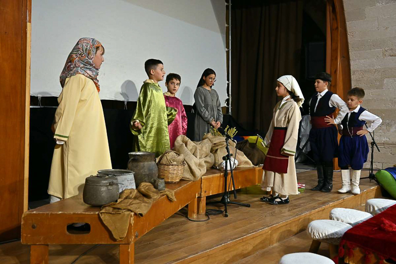 epeteiaki ekdilosi 1