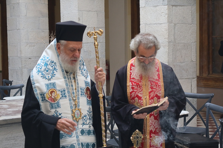 dikastiko syros 2