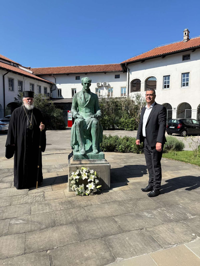 mnimosino kapodistrias 2