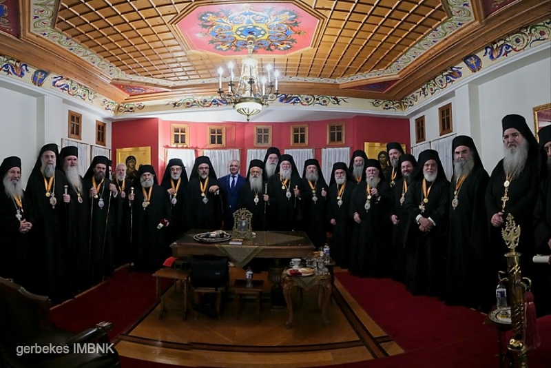 Esperinos Enthronis
