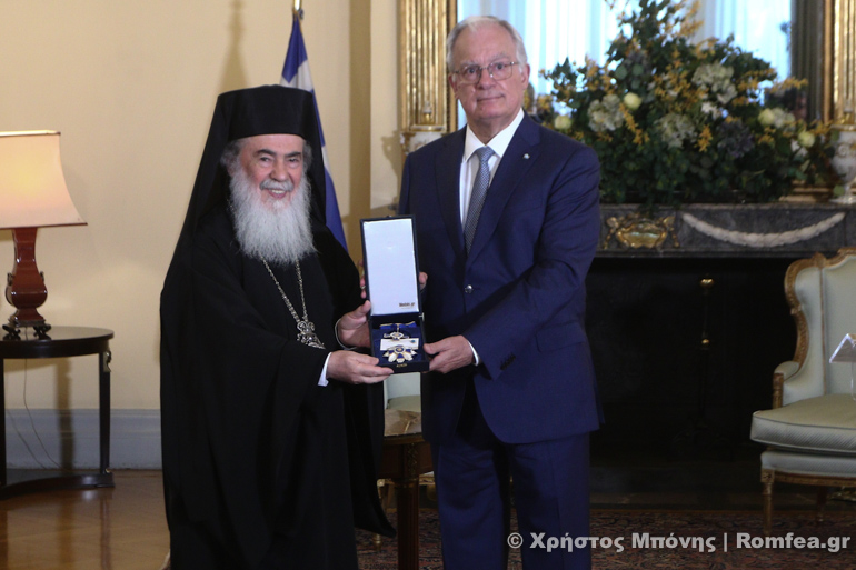 Δευτερη μερα της επισκεψης του Πατριαρχησ Ιεροσλυμων στην Αθηνα κατα την οποια θα εχει σειρα συναντησεων με τον Υπ.Αμυνας Νικο Δενδια,τον Προεδρο του ΠΑΣΟΚ Νικο Ανδρουλακη θα γινει δεκτος απο τον Π.τ.Δ Κωνσταντινο Τασουλα και εν συνεχεια θα εχει συναντηση με τον Δημαρχο Αθηναιων Χαρη Δουκα( ΦΩΤΟ ΧΡΗΣΤΟΣ ΜΠΟΝΗΣ//ΑΡΧΙΕΠΙΣΚΟΠΗ ΑΘΗΝΩΝ