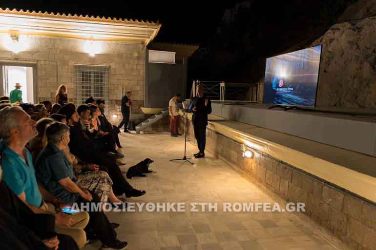 theomitorika ydra 19