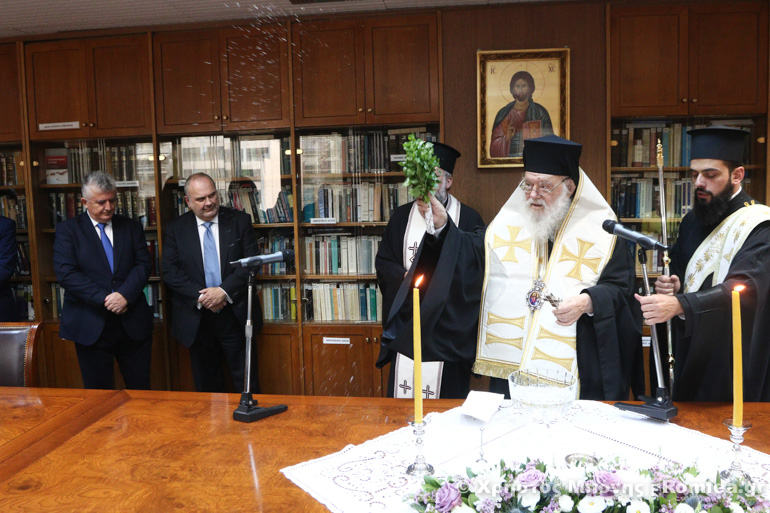 Παρουσια  της ηγεσιας του Αρειου Παγου του Προεδρου Παναγιωτη Λυμπεροπουλου και του Εισαγγελεα Ευαγγελου Μπακελα καθως και της ηγεσιας του Υπουργειου .Δικαιοσυνης Γιωργου Φλωριδη του Υφυπ Ιωαννη Μπούγα και του Γ.Γ Πελοπα Λάσκου, τελεστηκε σημερα ο καθιερωμενος Αγιασμος για την νεα Δικαστικη χρονια από τον Αρχιεπισκοπο Ιερωνυμο Στη φωτο   ΦΩΤΟ ΧΡΗΣΤΟΣ ΜΠΟΝΗΣ//ΑΡΧΙΕΠΙΣΚΟΠΗ ΑΘΗΝΩΝ