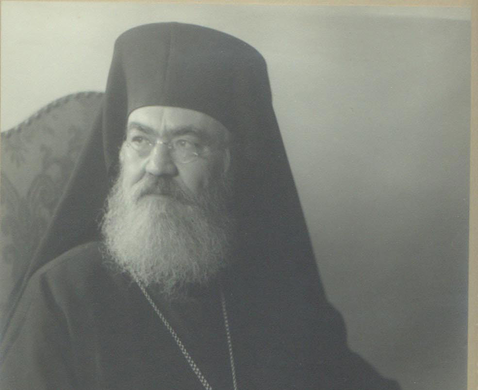apo-ton-amvona-sto-meterizi-tis-antistasis