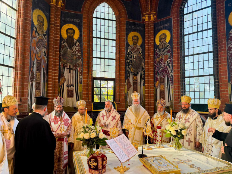 egkainia-sti-serviki-moni-koimiseos-tis-theotokou-ximelstour