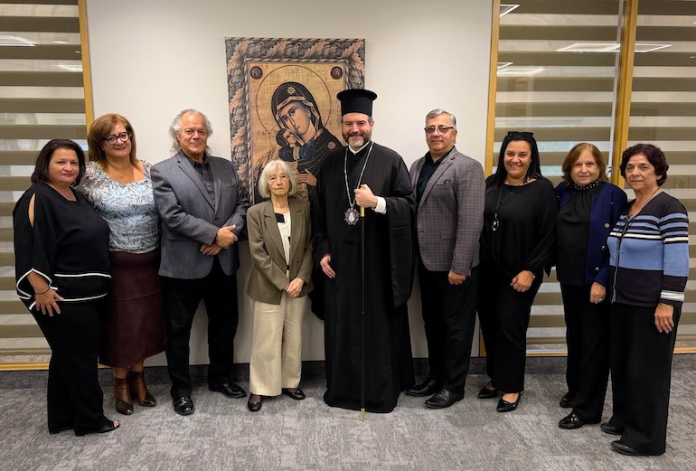 ekprosopoi-tis-kypriakis-koinotitas-toronto-ston-arxiepiskopo-apostolo