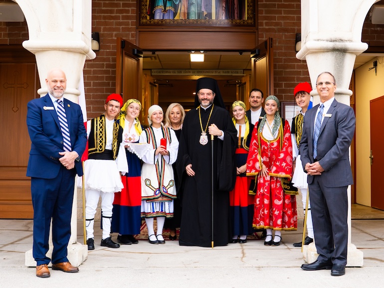 sto-markam-tou-ontario-o-arxiepiskopos-kanada-apostolos