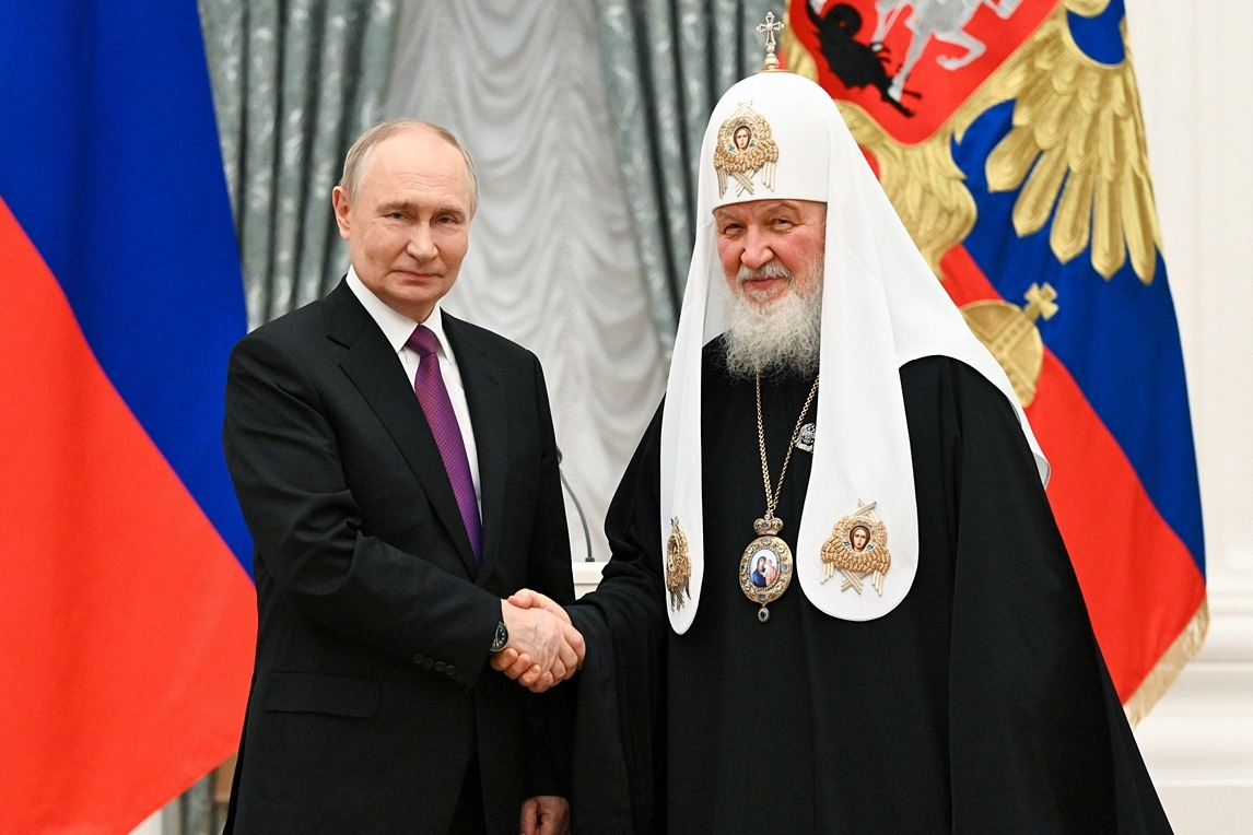 o-patriarxis-mosxas-efxithike-ston-vlantimir-poytin-gia-ta-genethlia-tou
