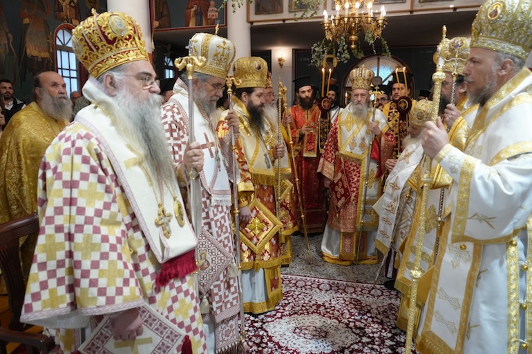 lampro-sylleitourgo-gia-tin-agia-xrysi-foto