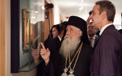 Με τον Αρχιεπίσκοπο Σινά Συμεών επικοινώνησε ο Πρωθυπουργός