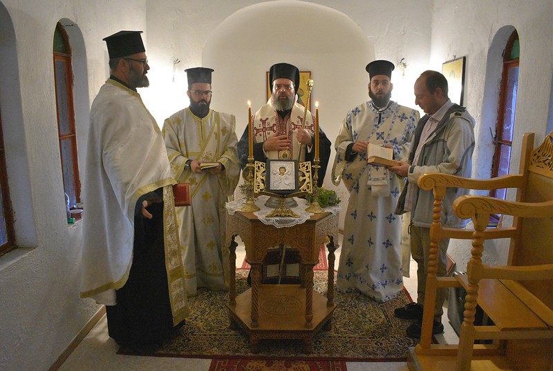 thyranoiksia-eksokklisiou-apo-ton-mitropoliti-maroneias