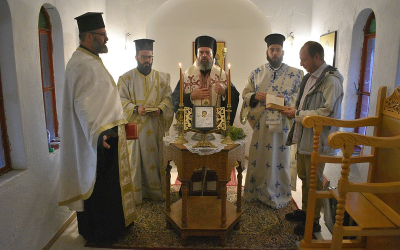 Θυρανοίξια εξωκκλησίου από τον Μητροπολίτη Μαρωνείας