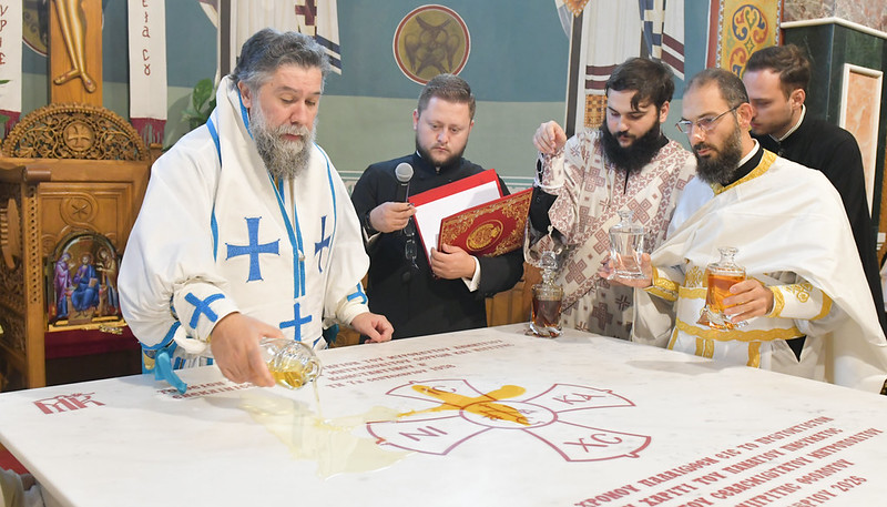 serron-theologos-apo-tin-agia-trapeza-lamvanoume-dynami