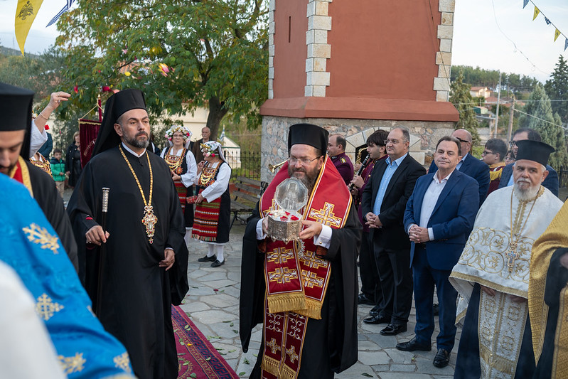 oi-mandres-kilkis-ypodexthikan-to-leipsano-tou-agiou-louka-tou-iatroy