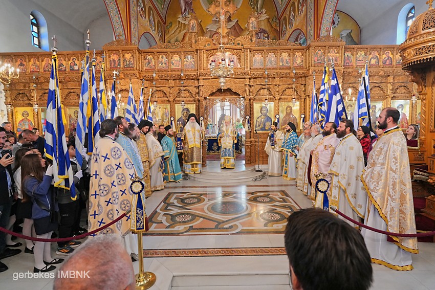 arxieratiko-sylleitourgo-gia-ta-eleftheria-tis-naousas-foto