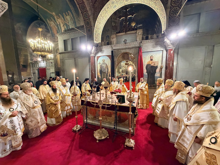 polyarxieratiki-theia-leitourgia-sti-sofia-foto