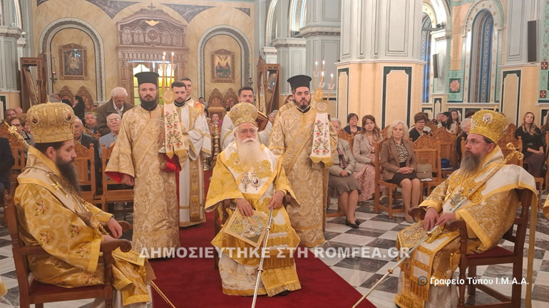 arxieratiko-sylleitourgo-sto-mesologgi-foto