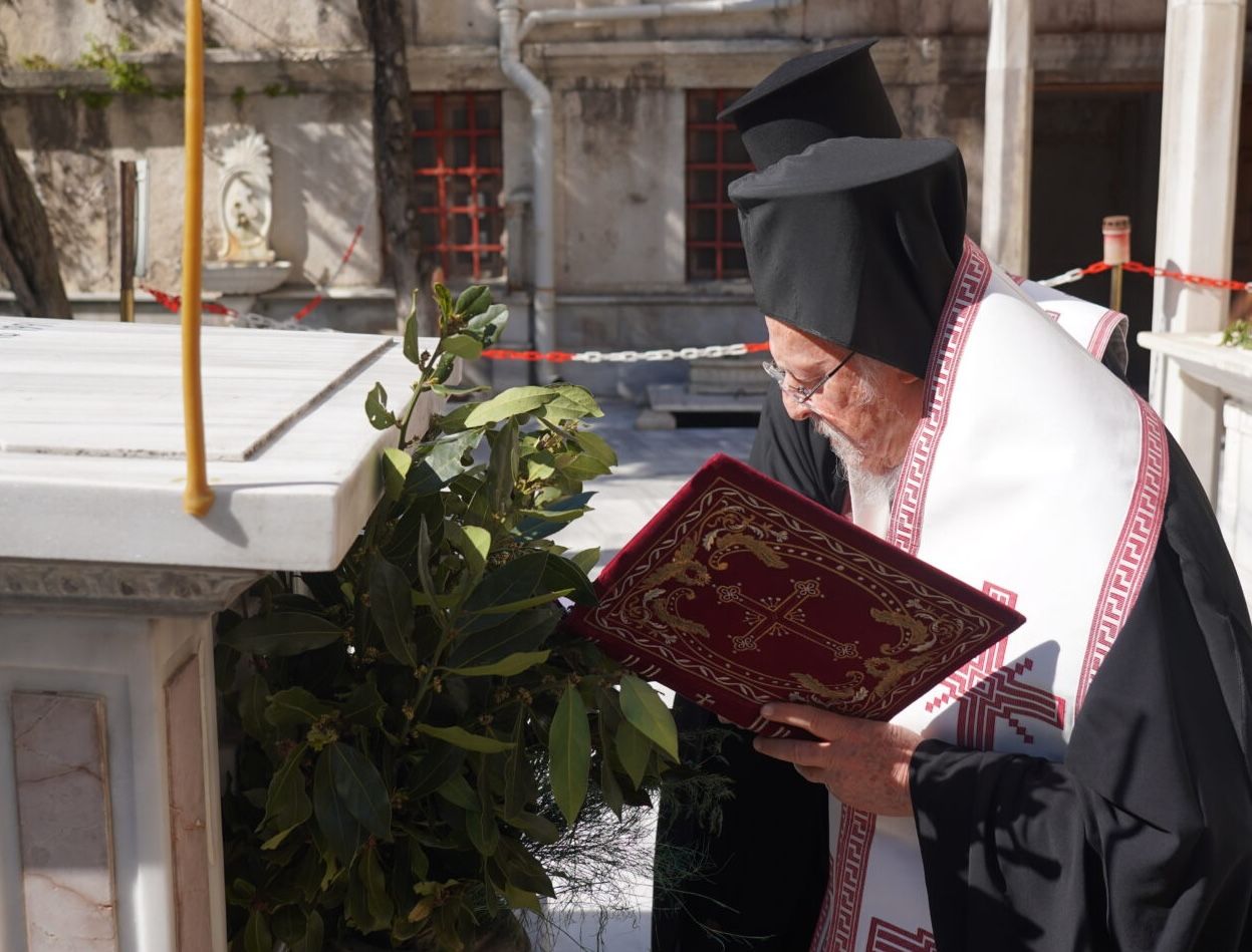 o-panagiotatos-timise-ti-mnimi-tou-prokatoxou-tou-patriarxou-dimitriou