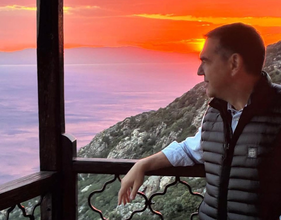 al-tsipras-pselneis-sti-simonopetra-kai-akoygetai-ston-adi