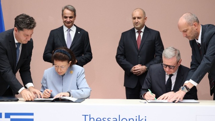 teleti-ypografis-protokollou-gia-tin-paradosi-paralavi-keimilion